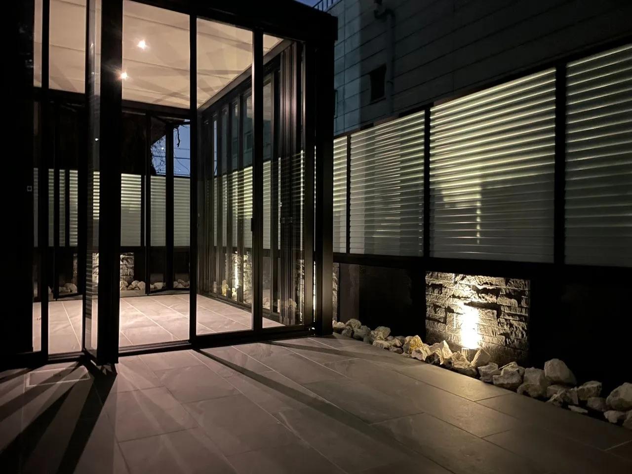 光で魅せる上質なナイトガーデン空間