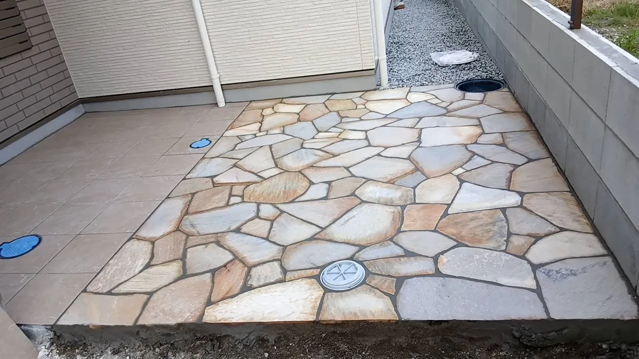 自然石で魅せるナチュラルテラス