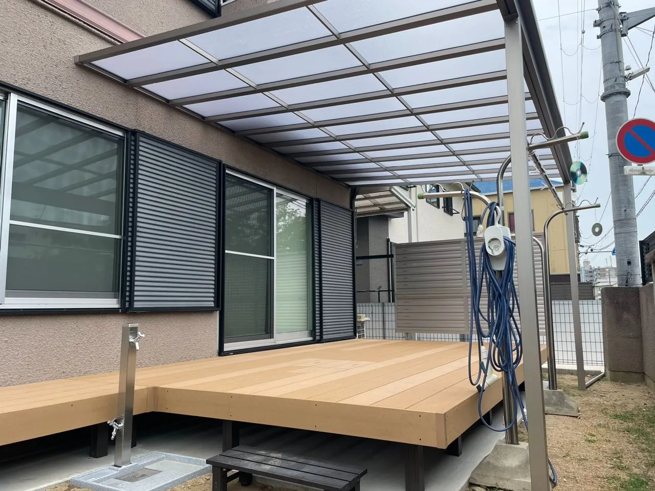 テラス屋根×ウッドデッキで叶える、快適なアウトドア空間